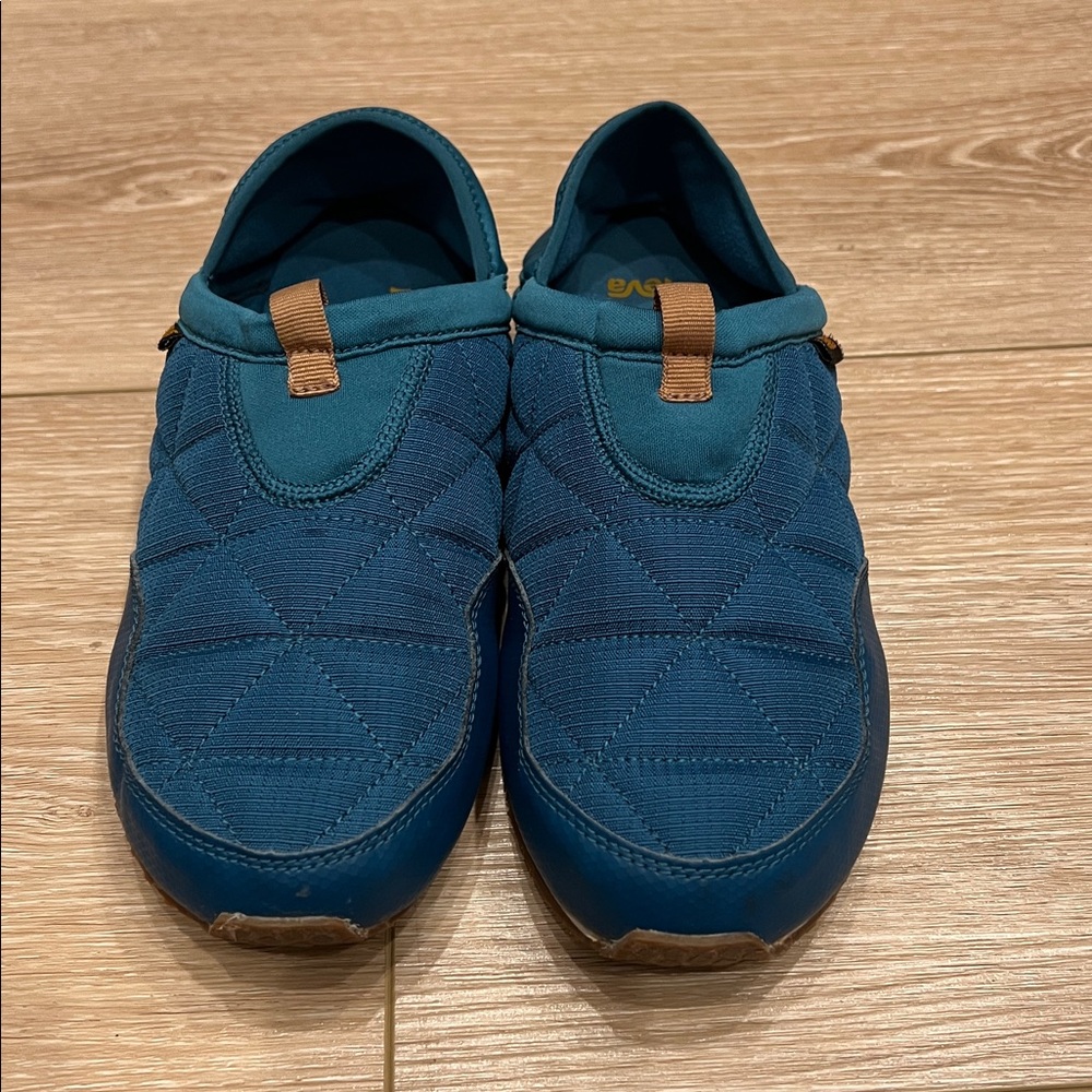 Kids Teva Ember Moc Slip Ons size 6, quilted, teal